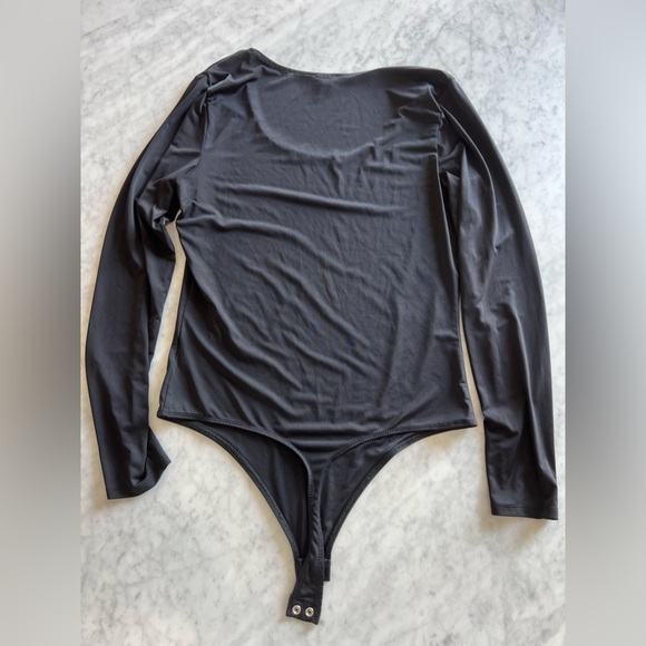 NWOT EXPRESS BLACK SMOOTHING LONGSLEEVE BODYSUIT ♣️♣️ - Picture 3 of 4